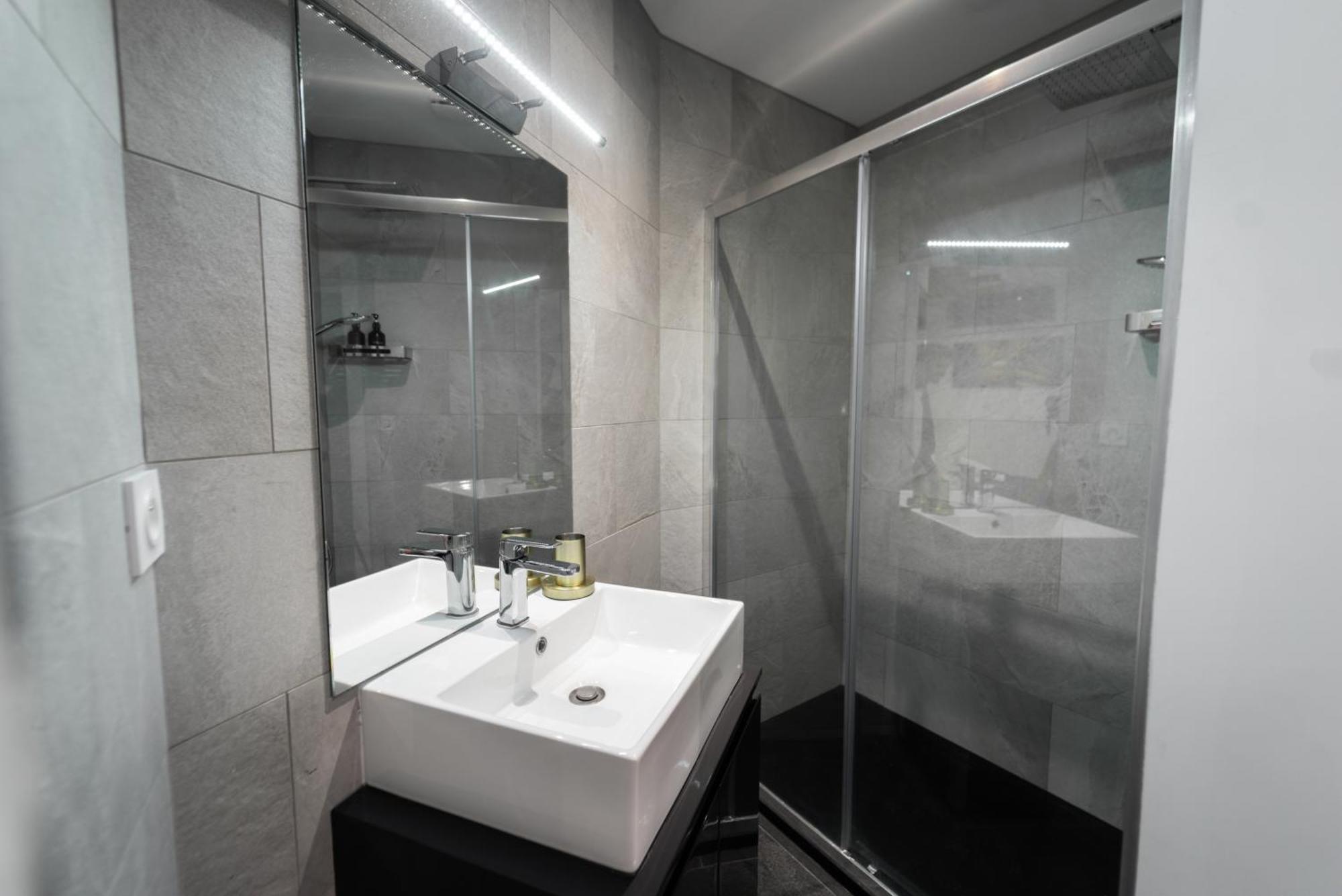 Loft 150 M2 Jacuzzi, Sauna Et Massage Blagnac Bagian luar foto